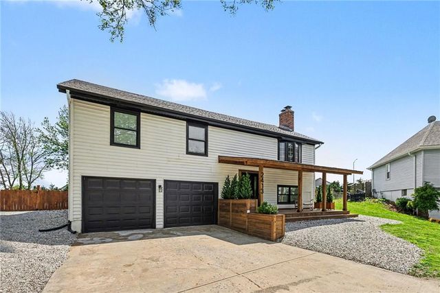 2413 W Post Oak Road, Olathe, KS 66061
