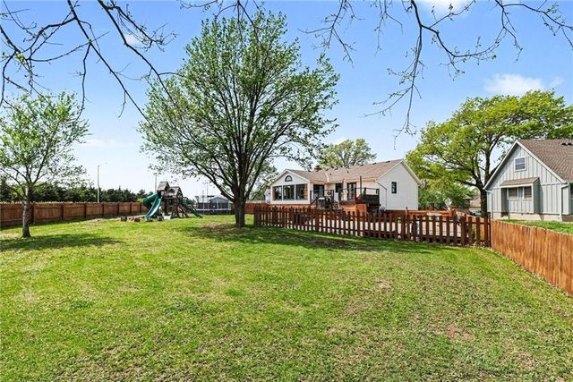 2413 W Post Oak Road, Olathe, KS 66061