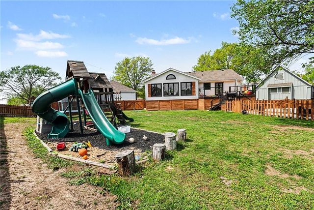 2413 W Post Oak Road, Olathe, KS 66061