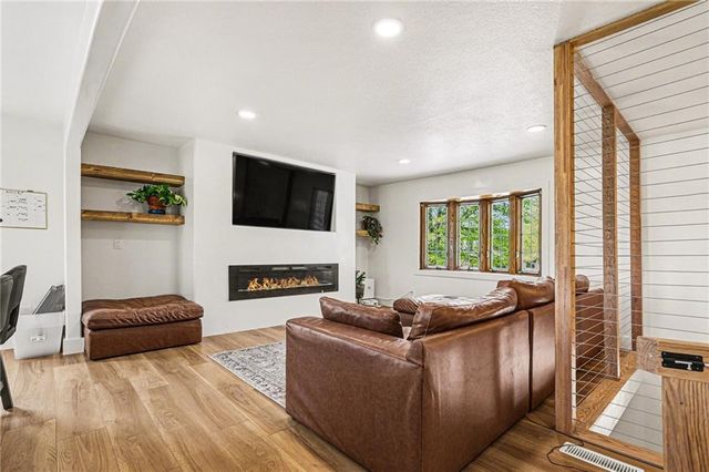 2413 W Post Oak Road, Olathe, KS 66061