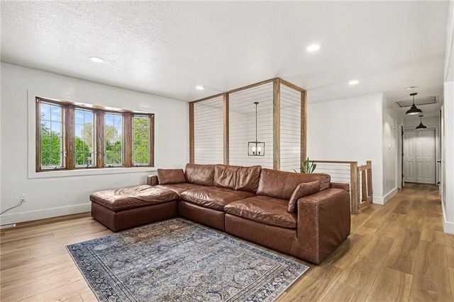 2413 W Post Oak Road, Olathe, KS 66061