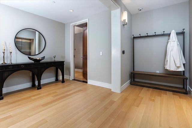 1 Dalton St 5402, Boston, MA 02115