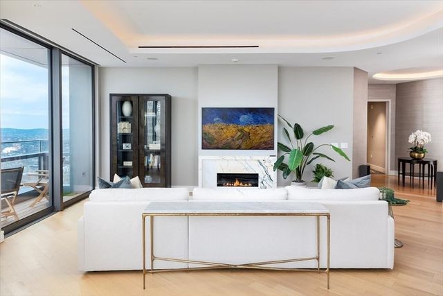 1 Dalton St 5402, Boston, MA 02115