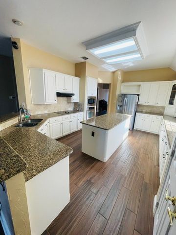 1812 Lacey Oak Lane, Keller, TX 76248