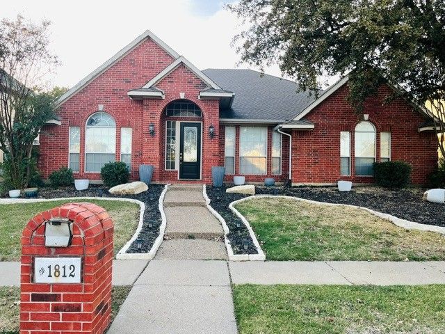1812 Lacey Oak Lane, Keller, TX 76248