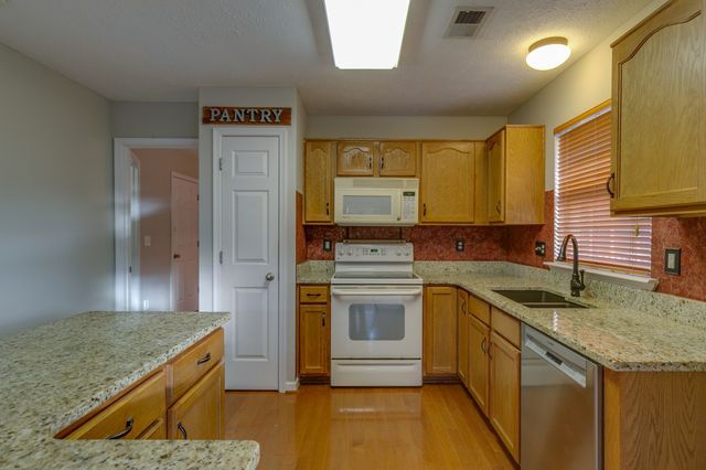 2012 McCrory Pl, Spring Hill, TN 37174