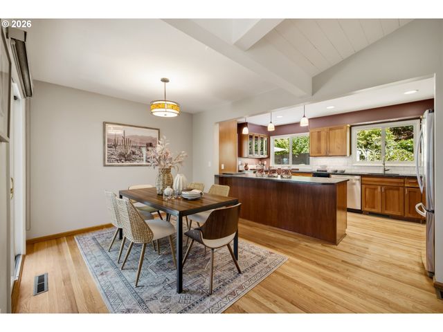 5211 Sw 18TH Pl, Portland, OR 97239