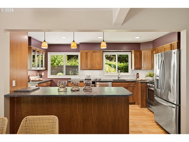 5211 Sw 18TH Pl, Portland, OR 97239