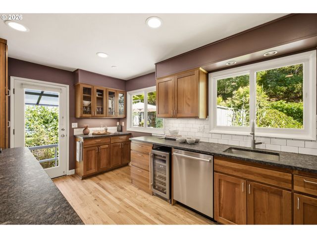 5211 Sw 18TH Pl, Portland, OR 97239