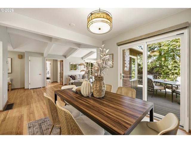 5211 Sw 18TH Pl, Portland, OR 97239