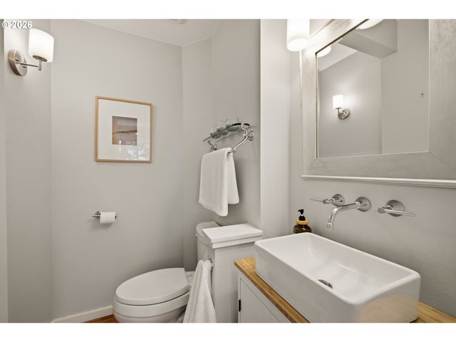 5211 Sw 18TH Pl, Portland, OR 97239