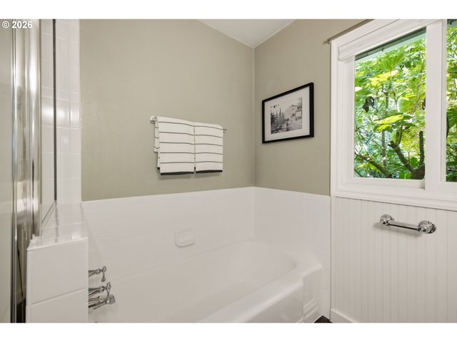 5211 Sw 18TH Pl, Portland, OR 97239