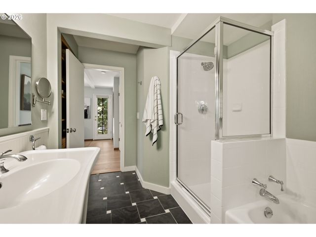 5211 Sw 18TH Pl, Portland, OR 97239