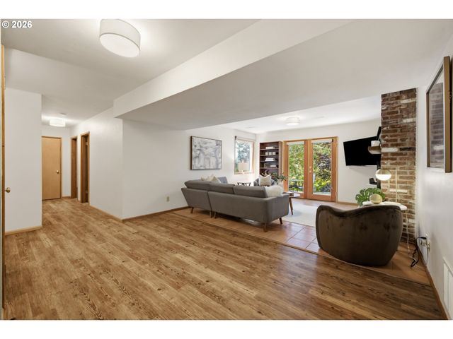 5211 Sw 18TH Pl, Portland, OR 97239