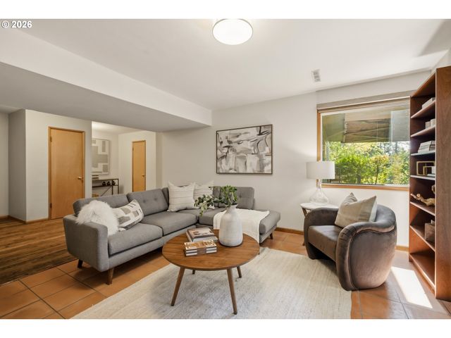 5211 Sw 18TH Pl, Portland, OR 97239