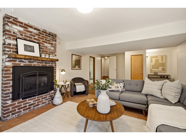 5211 Sw 18TH Pl, Portland, OR 97239
