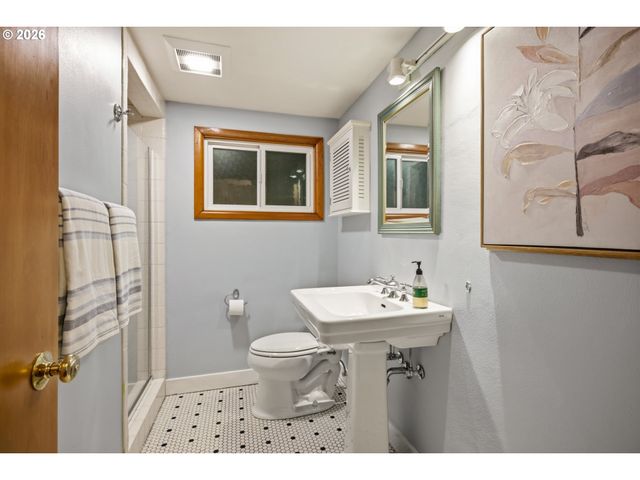5211 Sw 18TH Pl, Portland, OR 97239