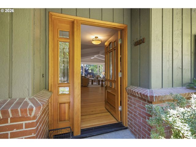 5211 Sw 18TH Pl, Portland, OR 97239