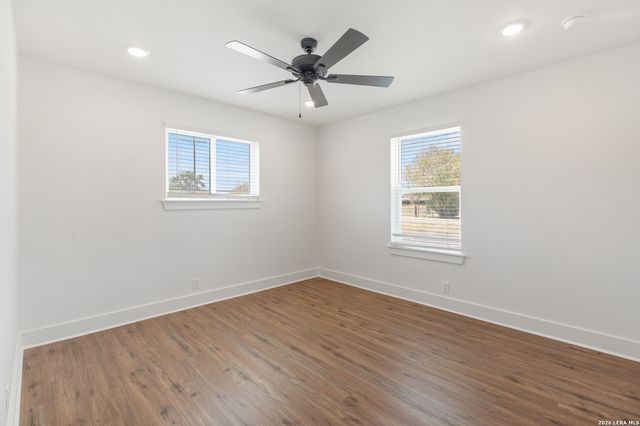 7227 CORSICANA ST, Iola, TX 77861