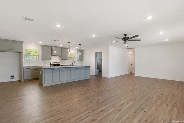 7227 CORSICANA ST, Iola, TX 77861