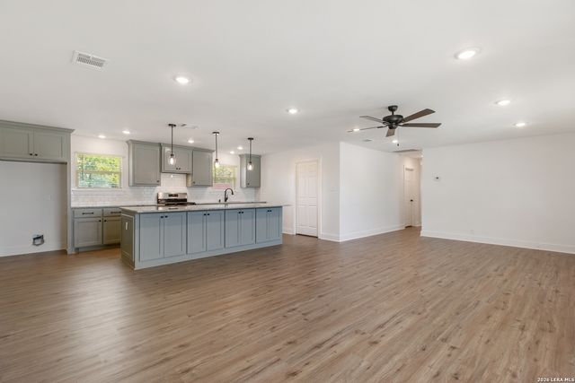 7227 CORSICANA ST, Iola, TX 77861