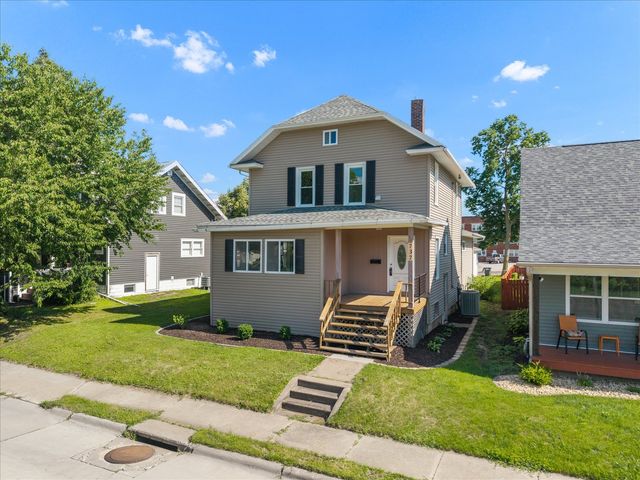 737 Grant Street, Bettendorf, IA 52722