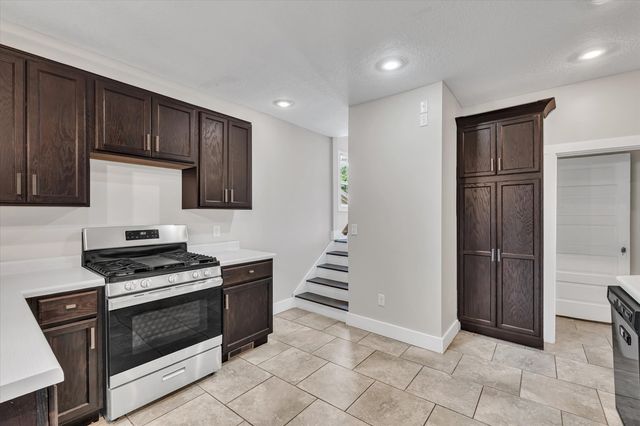 737 Grant Street, Bettendorf, IA 52722