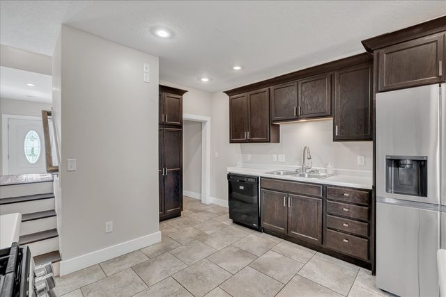 737 Grant Street, Bettendorf, IA 52722