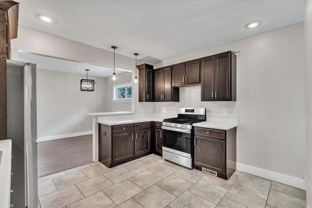 737 Grant Street, Bettendorf, IA 52722
