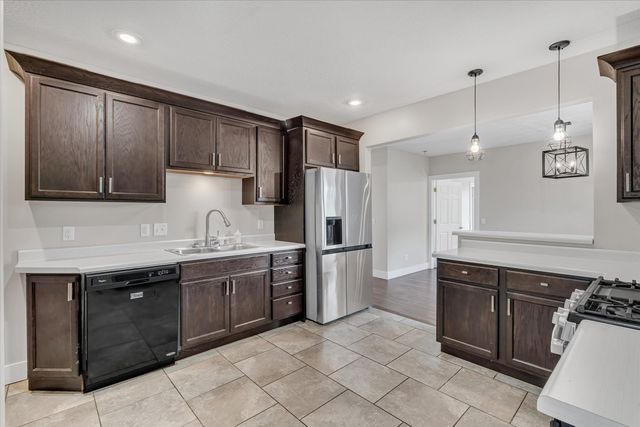 737 Grant Street, Bettendorf, IA 52722