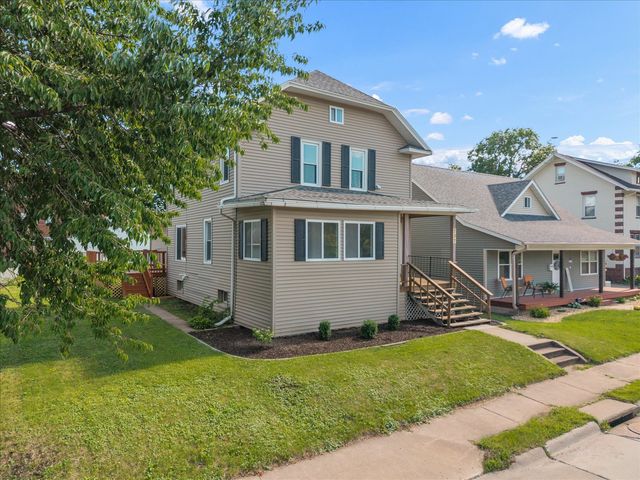 737 Grant Street, Bettendorf, IA 52722