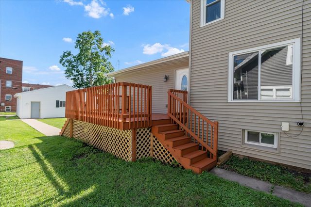 737 Grant Street, Bettendorf, IA 52722