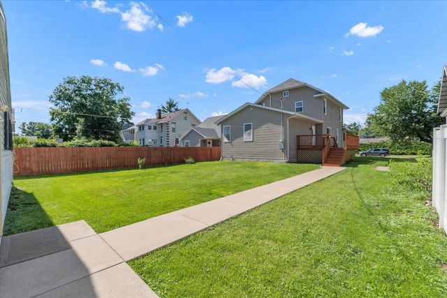 737 Grant Street, Bettendorf, IA 52722