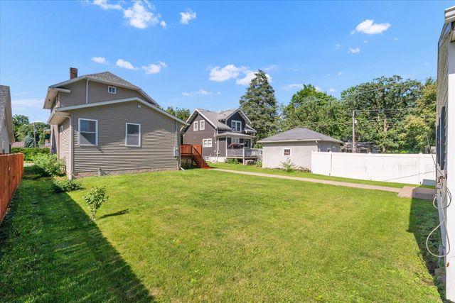 737 Grant Street, Bettendorf, IA 52722