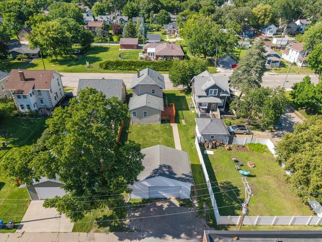737 Grant Street, Bettendorf, IA 52722