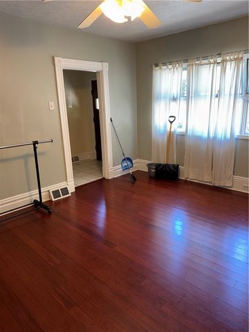 49 Sterling St, South Side, PA 15203