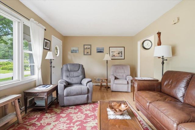 17 Rotunda Avenue, Essex Junction, VT 05452