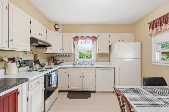 17 Rotunda Avenue, Essex Junction, VT 05452