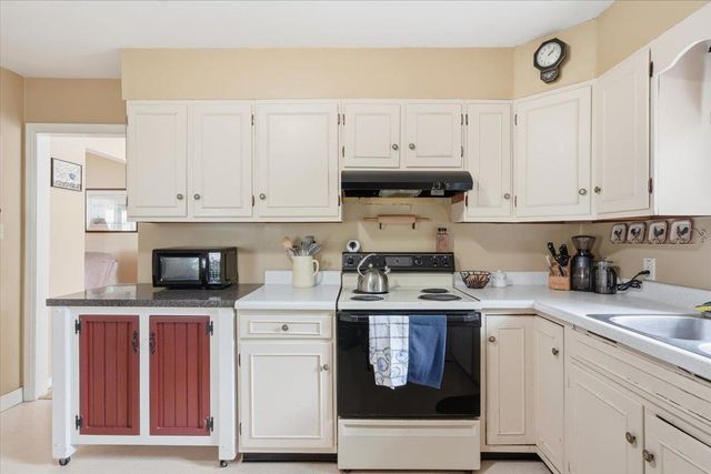 17 Rotunda Avenue, Essex Junction, VT 05452