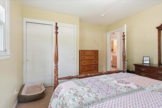 17 Rotunda Avenue, Essex Junction, VT 05452