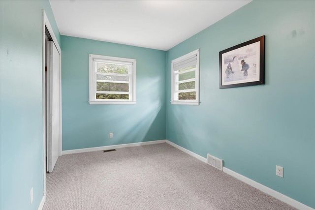 17 Rotunda Avenue, Essex Junction, VT 05452