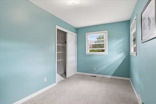 17 Rotunda Avenue, Essex Junction, VT 05452