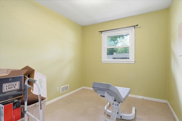 17 Rotunda Avenue, Essex Junction, VT 05452