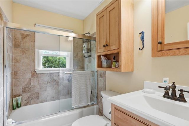 17 Rotunda Avenue, Essex Junction, VT 05452