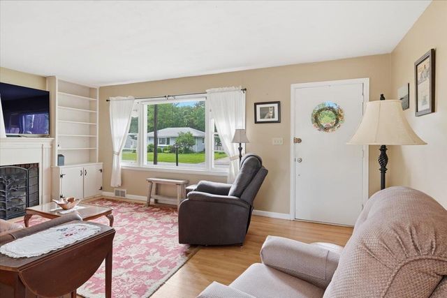 17 Rotunda Avenue, Essex Junction, VT 05452