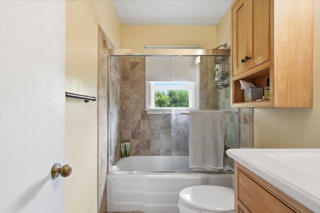 17 Rotunda Avenue, Essex Junction, VT 05452