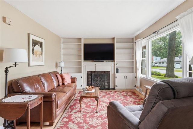 17 Rotunda Avenue, Essex Junction, VT 05452