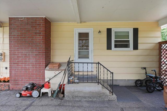 17 Rotunda Avenue, Essex Junction, VT 05452