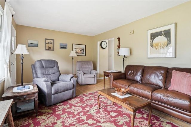 17 Rotunda Avenue, Essex Junction, VT 05452