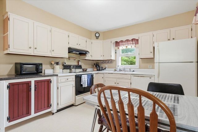 17 Rotunda Avenue, Essex Junction, VT 05452
